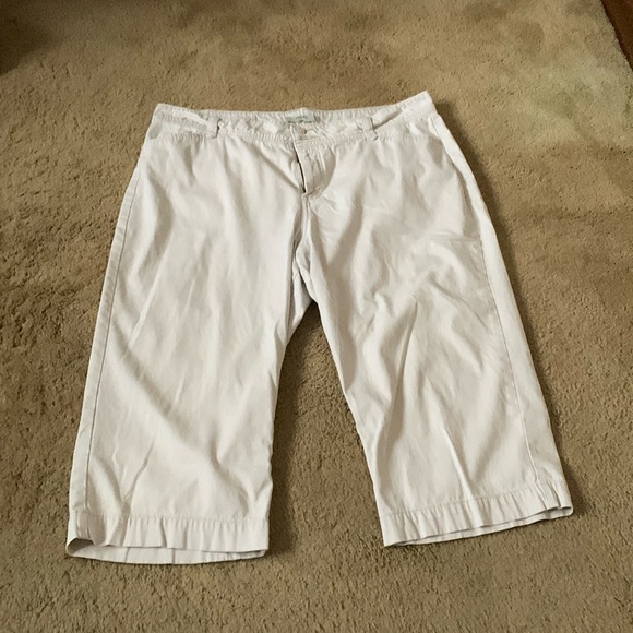 Khaki capris 20 inch waist, 19” inseam. Tag has faded - Picture 1 of 2